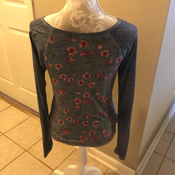 Cute Floral Top - Picture 3 of 3